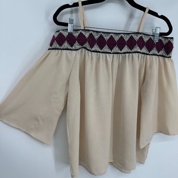 3/$25 Maurices Off the Shoulder Blouse Top M Aztec Tribal Trim Flare 3/4 Sleeves - Picture 4 of 7
